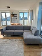 Moderne grijze hoekbank - Vierpersoons of meer, Huis en Inrichting, 250 tot 300 cm, Hoekbank, Ophalen of Verzenden, Zo goed als nieuw