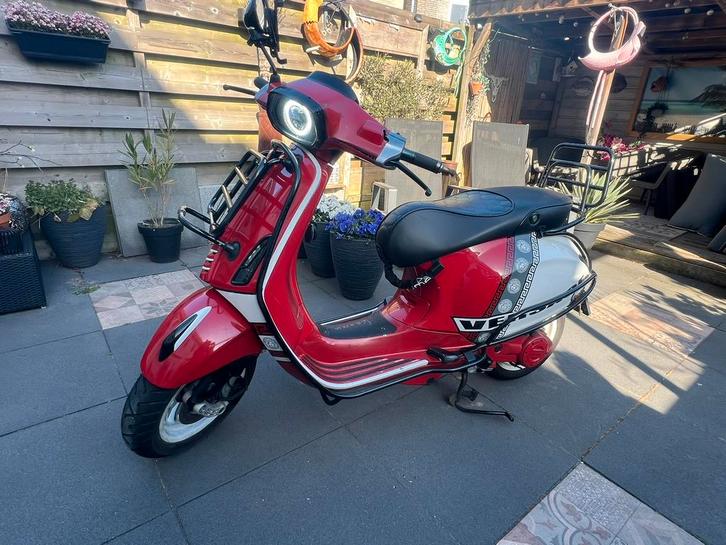 Leuke rode vespa sprint 2016 met 11720km te koop!, Fietsen en Brommers, Scooters | Vespa, Gebruikt, Overige modellen, Maximaal 25 km/u