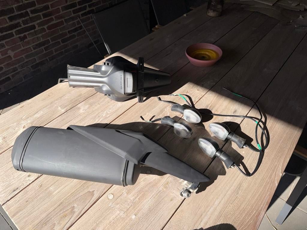 Suzuki GSX S750 Standaard Onderdelen: Uitlaat, Knipperlichte, Ophalen, Gebruikt