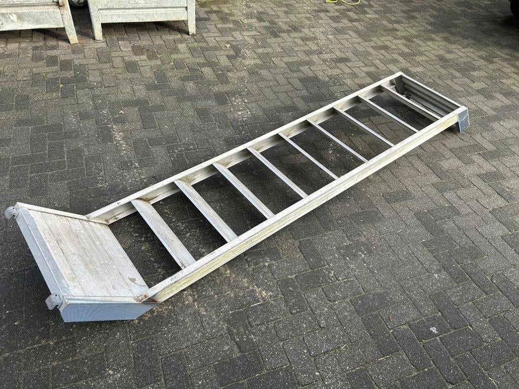 Layher blitz trap - 2.57m (incl buitenleuning), Ophalen, Zo goed als nieuw, Minder dan 2 meter