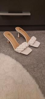 Witte gevlochten slippers met hakje, Pumps, Wit, Ophalen of Verzenden, Onbekend