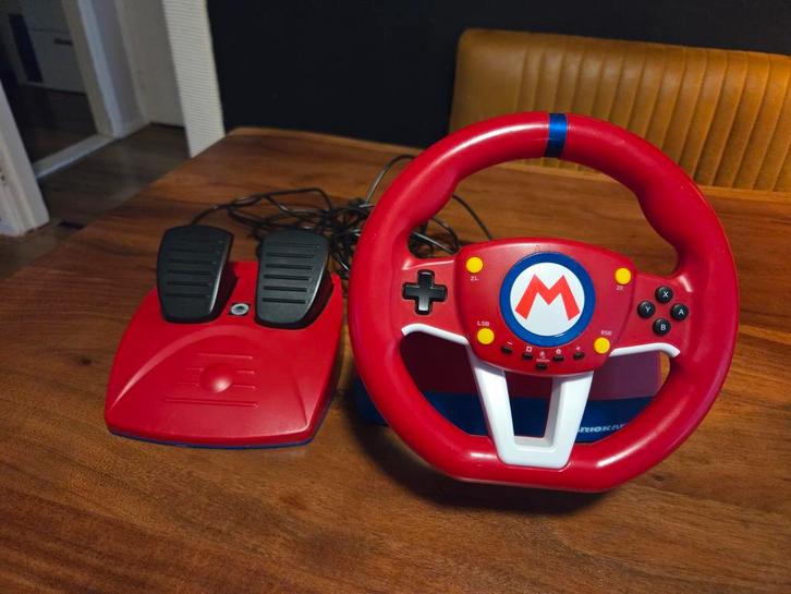 Nintendo Switch Stuur Mario Kart met Pedalen, Spelcomputers en Games, Spelcomputers | Nintendo Consoles | Accessoires, Gebruikt