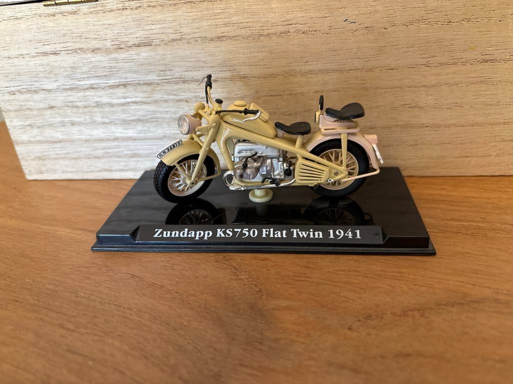 Zundapp KS750 Flat Twin 1941 modelmotor, Ophalen of Verzenden, Zo goed als nieuw