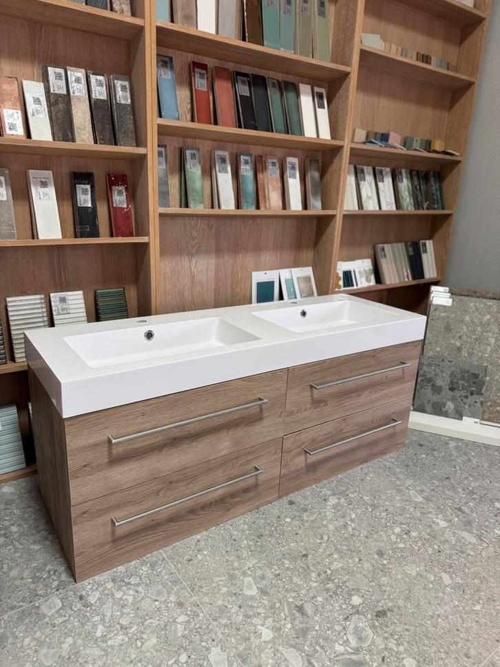 Badmeubel 140 cm van €1955 nu afhaal €750 WEG=WEG NEW!, Huis en Inrichting, Badkamer | Badkamermeubels, Nieuw, Wastafelkast, Minder dan 100 cm