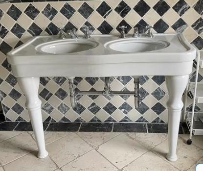Belle Epoque, dubbele wastafel op poten 120 cm breed, Huis en Inrichting, Badkamer | Badkamermeubels, Zo goed als nieuw, Wasbak of Wastafel