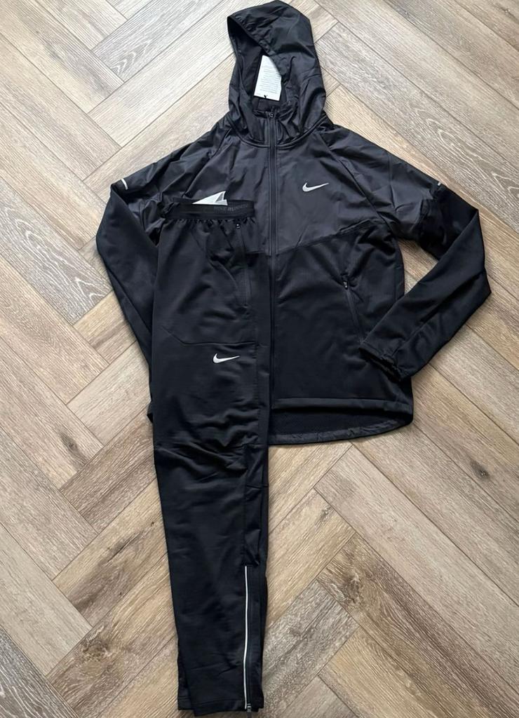 Nike setjes, Ophalen of Verzenden, Zo goed als nieuw, Regenjas