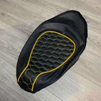UITVERKOOP! Zadelhoes Piaggio Zip audi rs geel custom, Piaggio, Info@jynkx.com, Jynkx, Nieuw