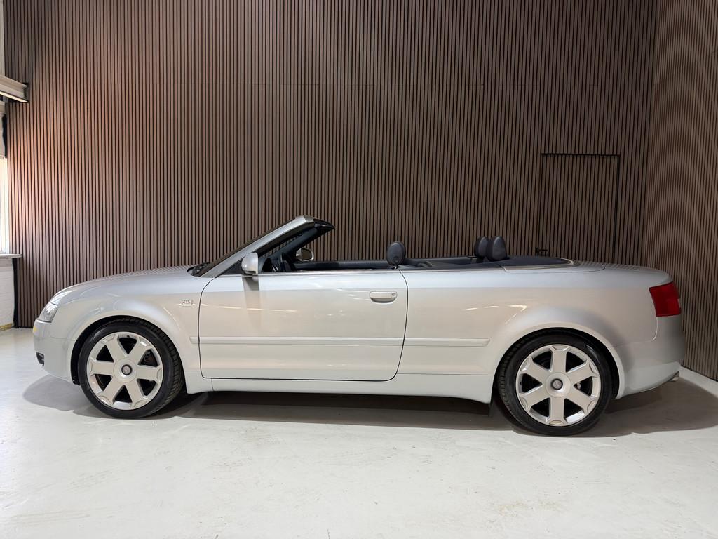 Audi A4 Cabriolet 2.4 V6 Exclusive Nieuwstaat/Automaat/Leer/, Auto's, Audi, Gebruikt, 1670 kg, Cabriolet, 4 stoelen
