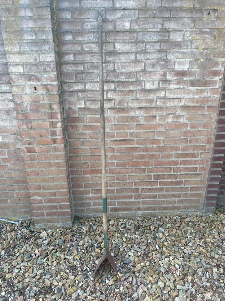 Oude vorentrekker of ploegschoffel met houten steel, Tuin en Terras, Hand-tuingereedschap, Gebruikt, Schoffel, Ophalen