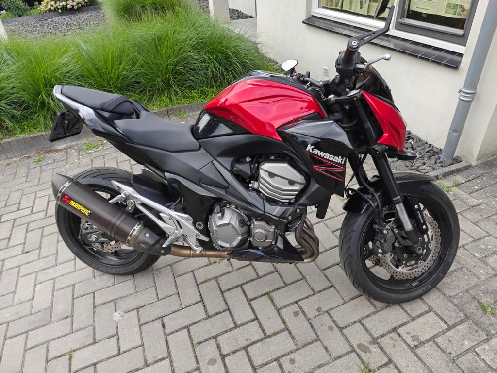 Kawasaki Z800 - Naked Bike met Akrapovic uitlaat, Motoren, Sportuitlaat, 4 cilinders, Gebruikt, Particulier