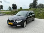 Skoda Superb 2.0 TDI 125KW Dsg-6 Combi 2011 Zwart, Auto's, Skoda, 1800 kg, Zwart, Leder, Stationwagon