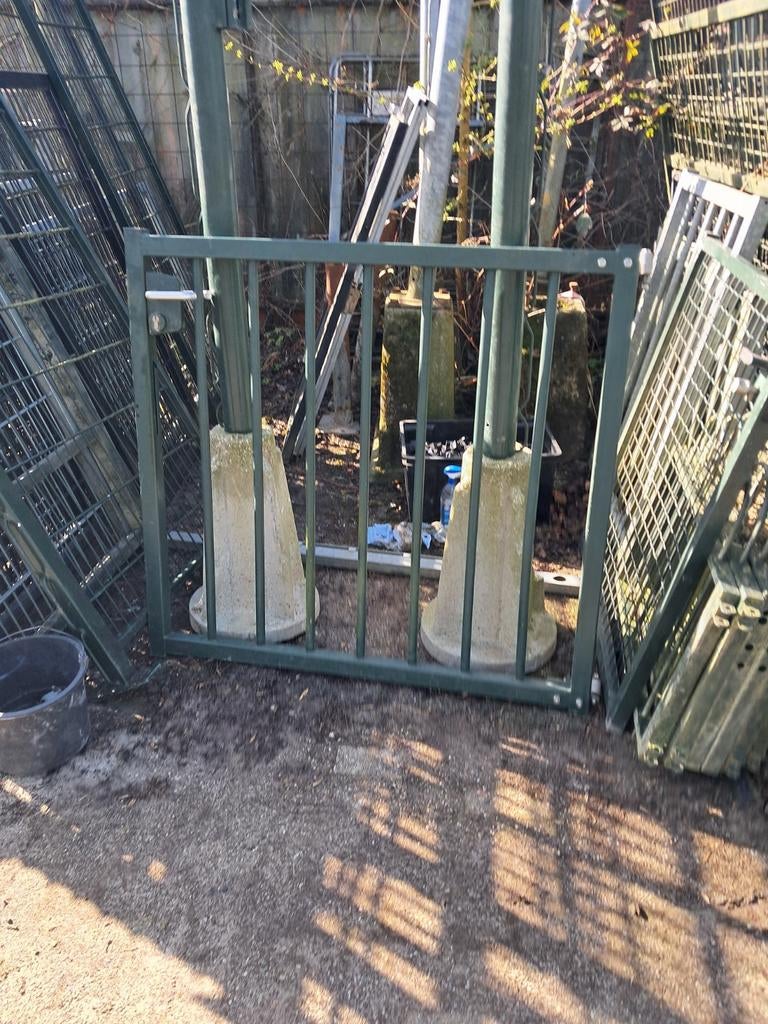 Enkele spijlen poort, Ophalen, IJzer