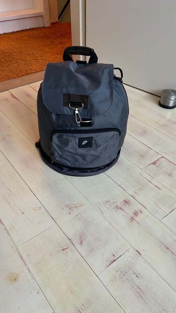 Rugzak Grijs Canvas NIKE zgan  dubbele bodem, Ophalen of Verzenden, Zo goed als nieuw, Overige merken