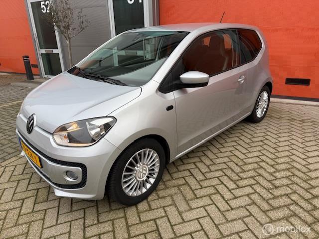 Volkswagen Up! 1.0 high up! BlueMotion KM NAP VEEL EXTR'S, Auto's, Volkswagen, Voorwielaandrijving, Euro 5, Stof, Gebruikt