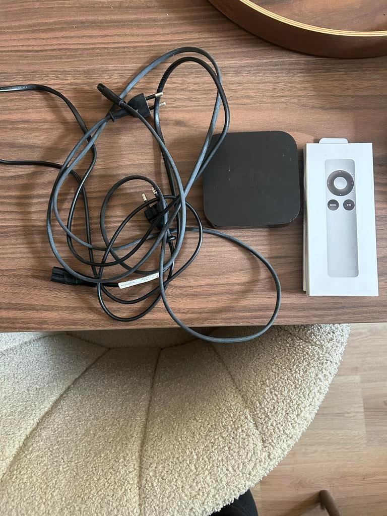 Apple TV met 2 afstandsbedieningen, Audio, Tv en Foto, Mediaspelers, Ophalen of Verzenden, Gebruikt, HDMI, Zonder harde schijf