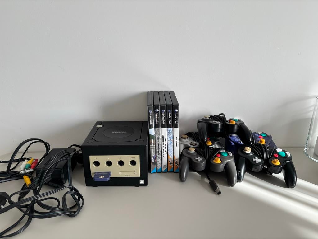Nintendo GameCube met 5 controllers en 5 topgames, Spelcomputers en Games, Games | Nintendo GameCube, Avontuur en Actie, Gebruikt