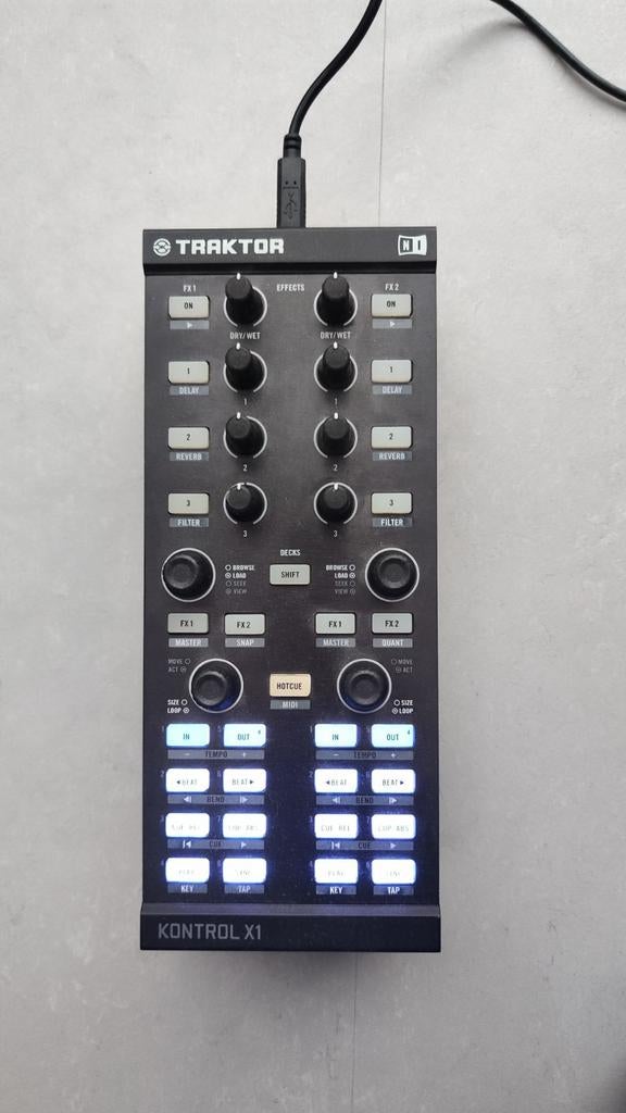 Native Instruments Traktor Kontrol X1 met stand, Muziek en Instrumenten, Dj-sets en Draaitafels, Ophalen of Verzenden, Overige merken