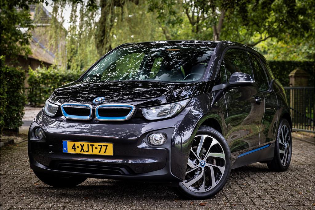 BMW i3 Comfort 22 kWh Warmtepomp 19" Parkeersensoren, Auto's, BMW, Automaat, Gebruikt, 4 stoelen, Origineel Nederlands