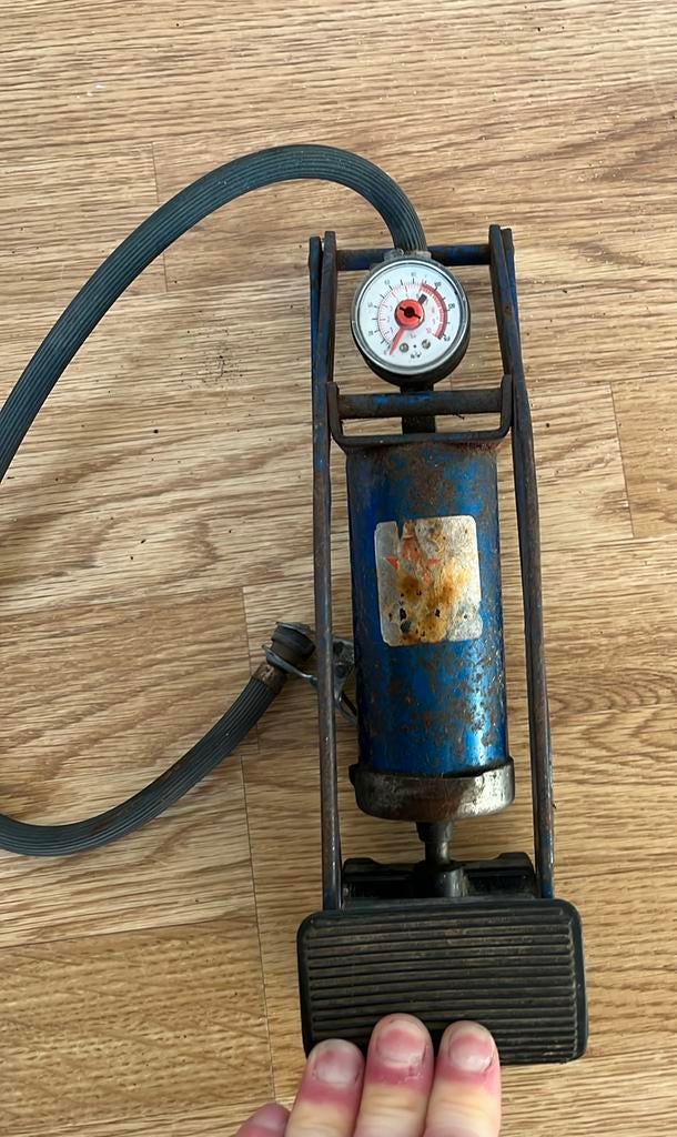 Vintage voetpomp / bandenpomp, Ophalen of Verzenden, Gebruikt