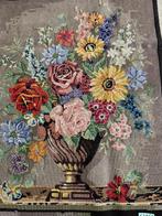 2 Heel oud geborduurde boeketten bloemen, Ophalen of Verzenden