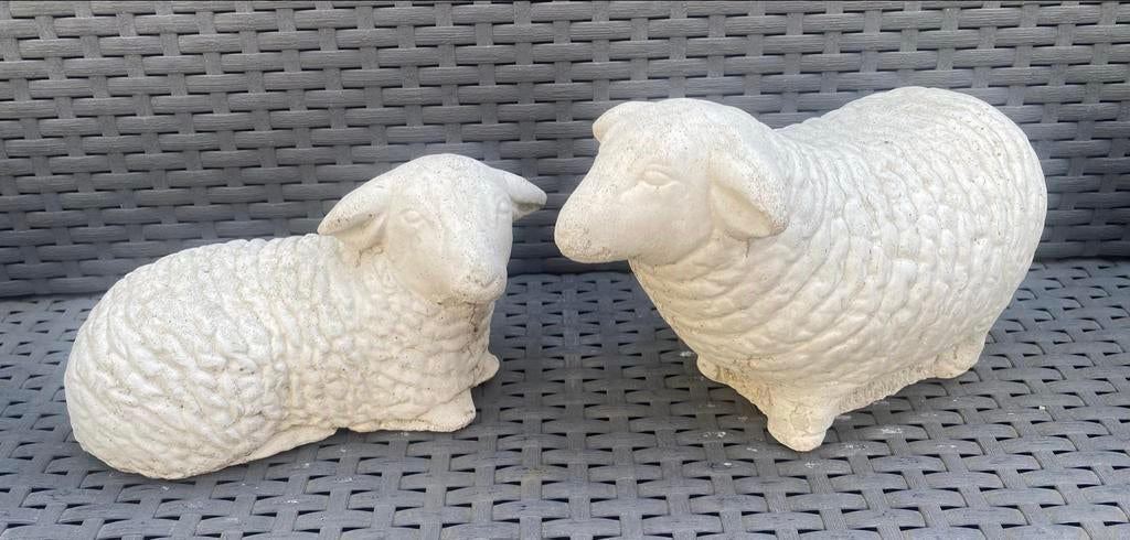 2 Betonnen massieve schaapjes/lammetjes voor in de tuin., Tuin en Terras, Ophalen of Verzenden, Zo goed als nieuw, Beton, Dierenbeeld