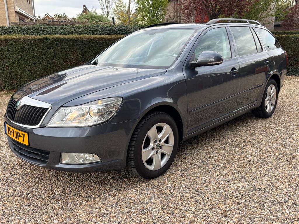 Skoda Octavia 1.2 TSI ambition  businessCombi 2012 Grijs, Auto's, Skoda, Voorwielaandrijving, Beige, 4 cilinders, Zilver of Grijs
