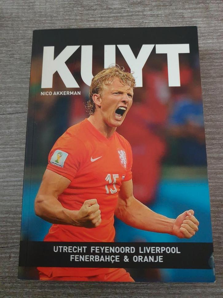 Boek: Kuyt  Utrecht, Feyenoord, Liverpool, Fenerbahçe & Ora, Boeken, Sportboeken, Gelezen, Balsport, Ophalen of Verzenden