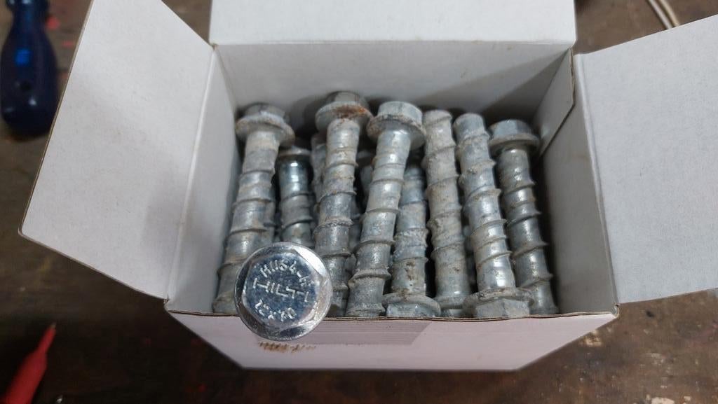 Hilti betonschroeven 12 x 70, Ophalen of Verzenden