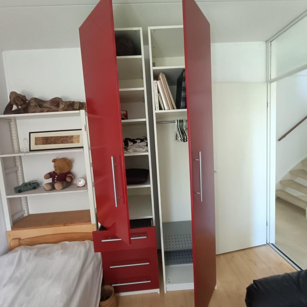 2 Rode Kasten - Smal, Diep & Hoog (0.5x0.6x2.37m), Ophalen