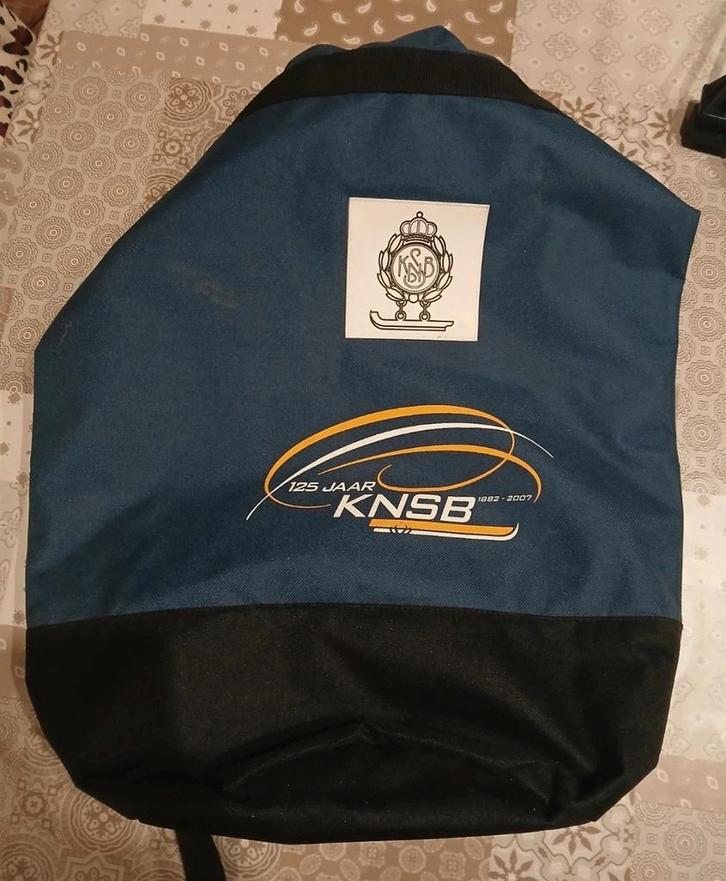 KNSB 125 jaar jubileum rugzak – schaatsen/sporttas- 125 jaar, Sieraden, Tassen en Uiterlijk, Tassen | Sporttassen, Zo goed als nieuw