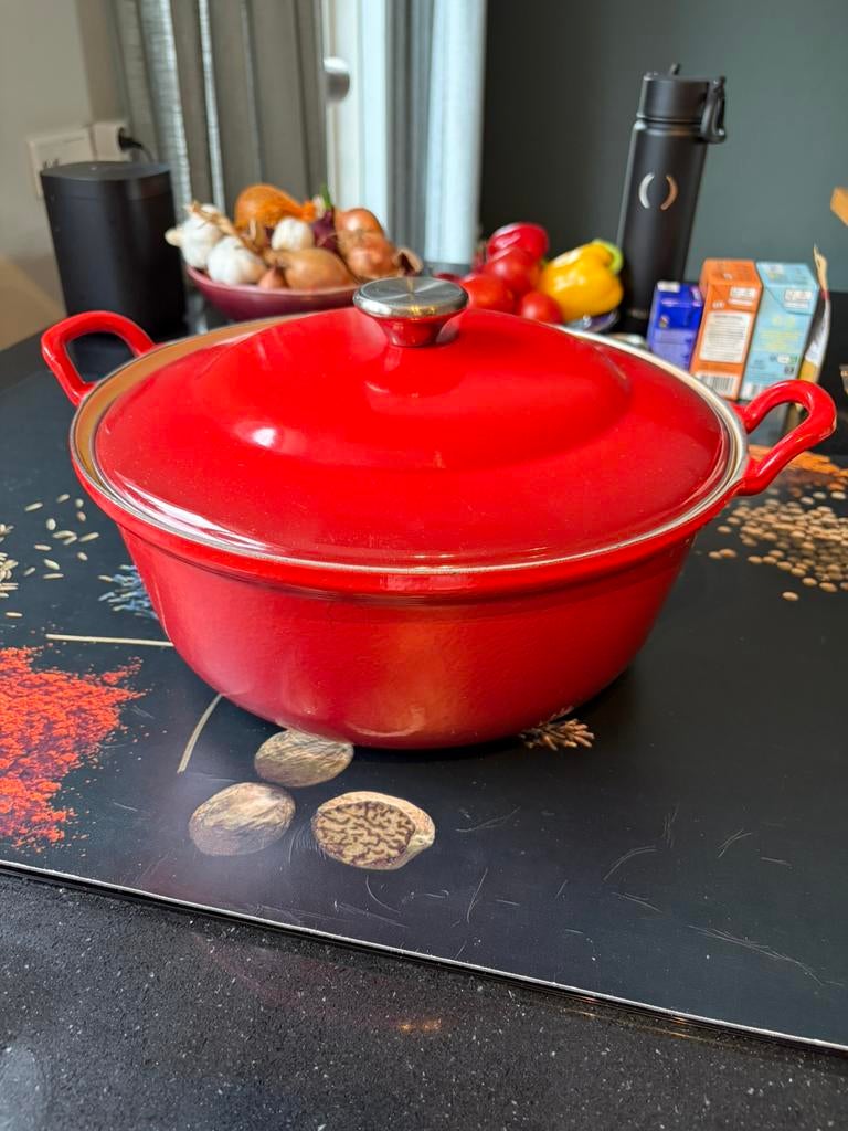 Le Creuset Ronde Cocotte 32cm – Cerise Rood | Made in France, Gietijzer, Ophalen of Verzenden, Zo goed als nieuw, Keramische plaat