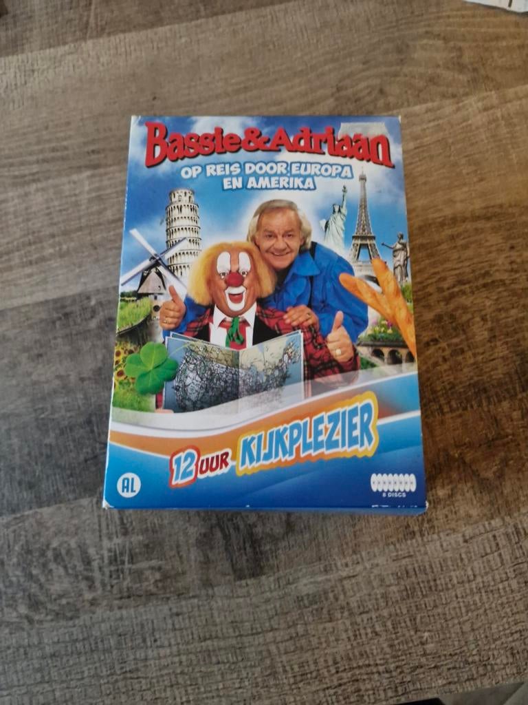 Bassie & Adriaan Op Reis Door Europa En Amerika DVD Boxset, Cd's en Dvd's, Dvd's | Kinderen en Jeugd, Ophalen of Verzenden, Zo goed als nieuw