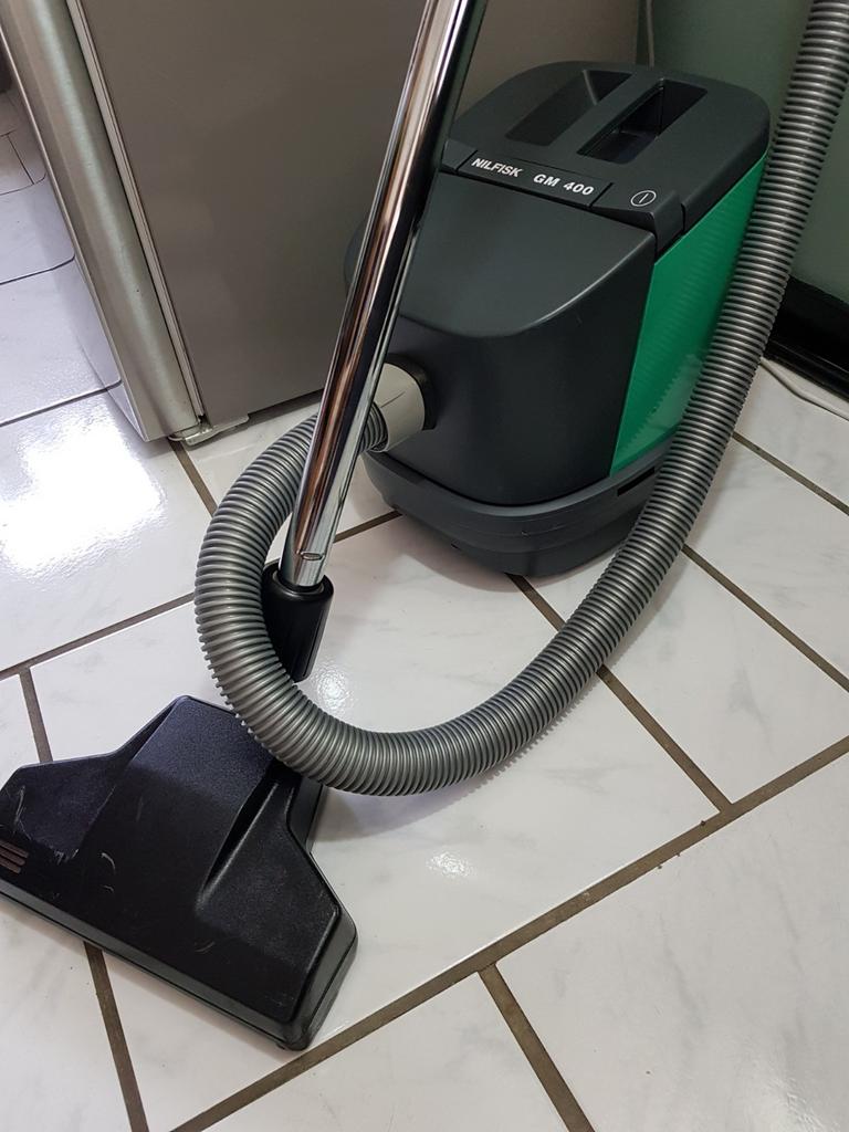 NILFISK STOFZUIGER MG 400 in zéér goede staat!!!, Witgoed en Apparatuur, Stofzuigers, Zo goed als nieuw, 1200 tot 1600 watt, Ophalen of Verzenden