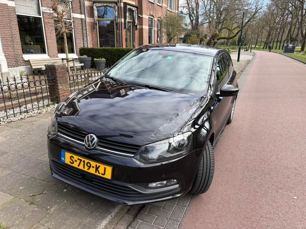 Volkswagen Polo 1.2 TSI 66KW 2016 Zwart, Auto's, Stof, 40 €/maand, 4 cilinders, Zwart