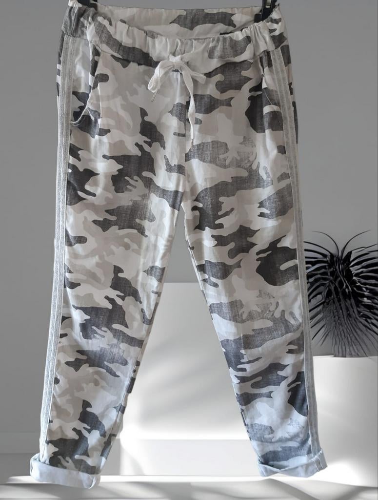 Broek grijs camouflage maat 38
Bijna nieuwe staat, Kleding | Dames, Broeken en Pantalons, Maat 38/40 (M), Ophalen of Verzenden
