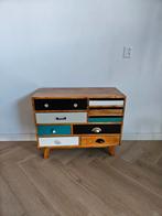 Houten ladekast met verschillende kleuren laden, Ophalen