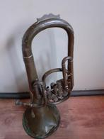 Oude koperen tuba blaasinstrument van kessels met embleem, Ophalen of Verzenden, Gebruikt, Overige typen