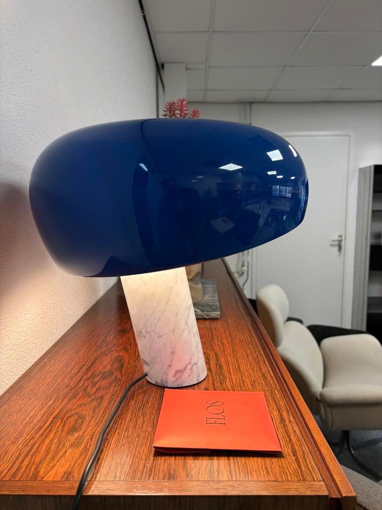 Flos Snoopy tafellamp Blauwe hoed & marmer voet LP 1.220,-, Info@micheldethouars.nl, Glas, Nieuw, Ophalen of Verzenden