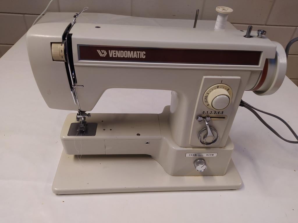 Vendomatic B7646 Naaimachine - Basic en Gebruiksvriendelijk, Hobby en Vrije tijd, Naaimachines en Toebehoren, Ophalen, Gebruikt