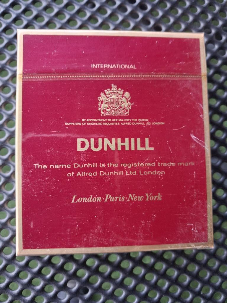 Oud pakje Dunhill sigaretten, Verzamelen, Ophalen of Verzenden, Zo goed als nieuw, Tabaksdoos of Verpakking