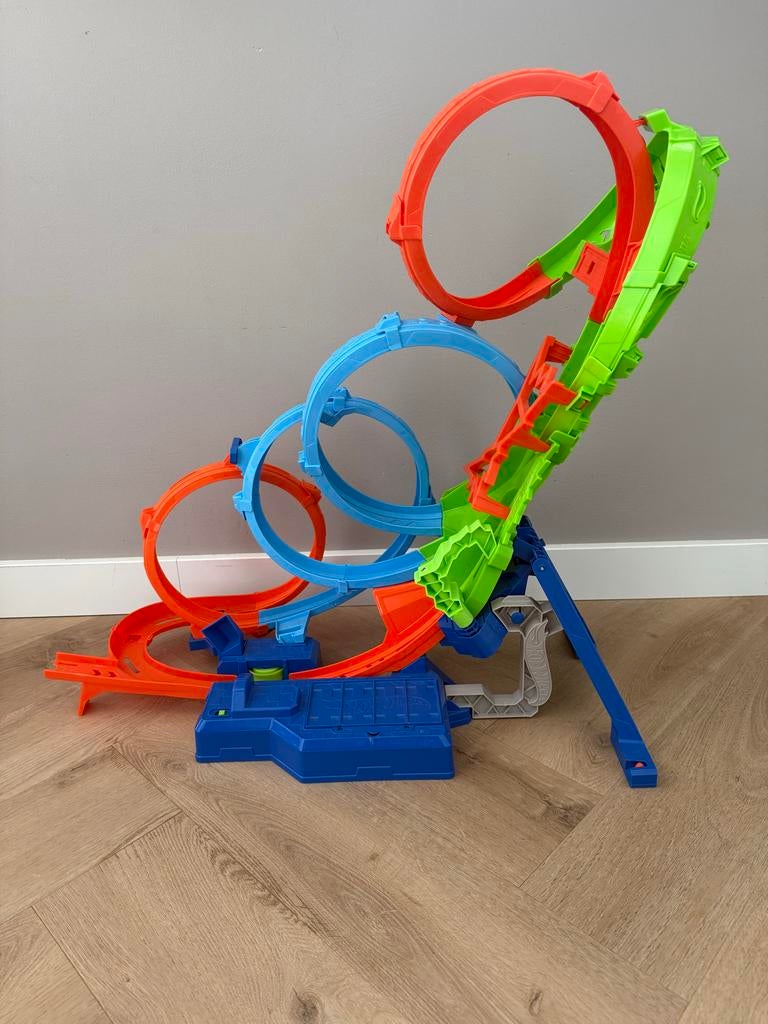 Hot Wheels 4-loopings crash racebaan motorbooster, Kinderen en Baby's, Speelgoed | Racebanen, Racebaan, Ophalen of Verzenden, Zo goed als nieuw