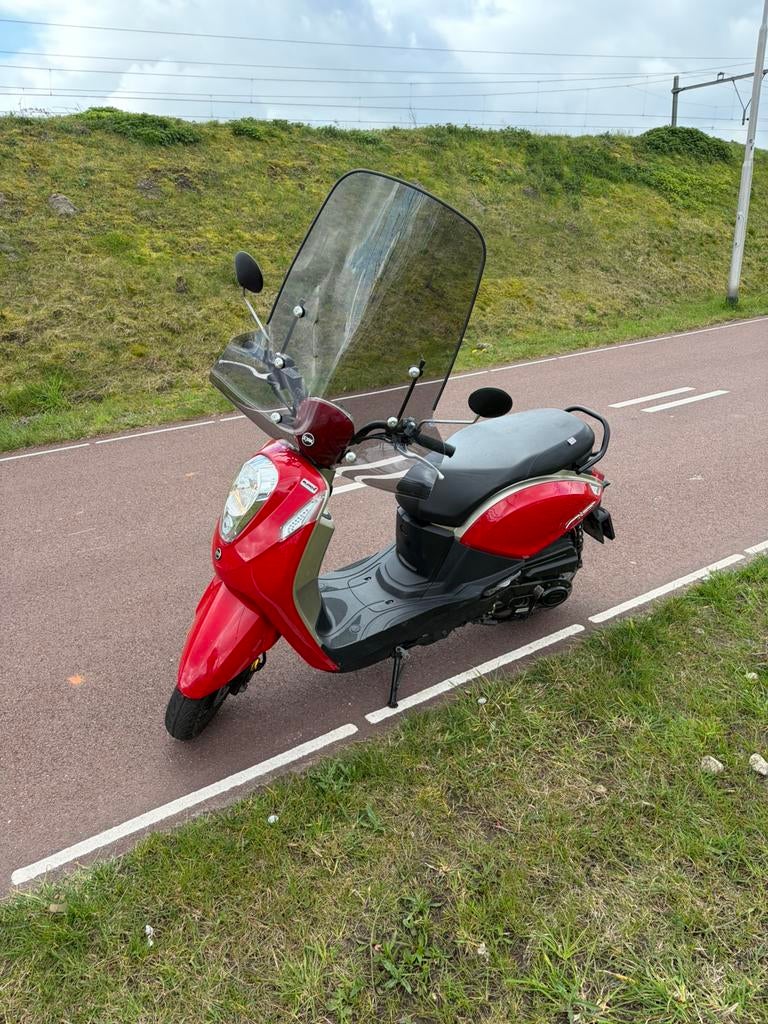 Mio scooter, Fietsen en Brommers, Scooters | SYM, Maximaal 45 km/u, 49 cc, Zo goed als nieuw, Benzine