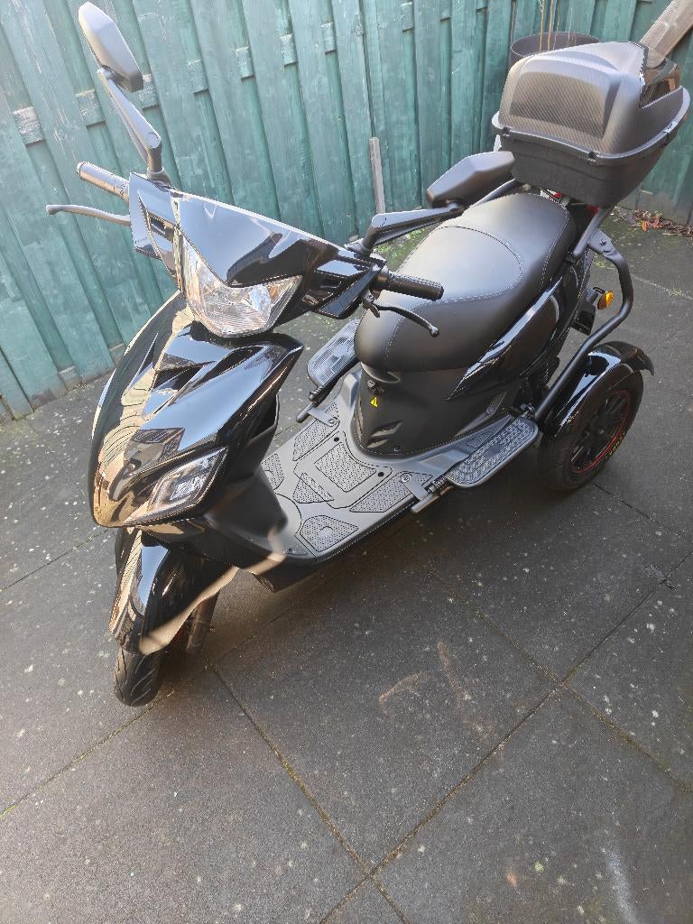 IVA T3 2.0 GEEN RIJBEWIJS OF HELM NODIG!!, Ophalen, Elektrisch, Zo goed als nieuw