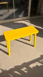 Gele bankje - bijzettafeltje of voetenbankje, Huis en Inrichting, Krukjes, Ophalen, Zo goed als nieuw, Hout