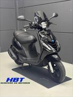 Piaggio Zip 2022 E5 | Full Optie | Black | 4300KM | Brom, Maximaal 45 km/u, Zip, Ophalen of Verzenden, Zo goed als nieuw