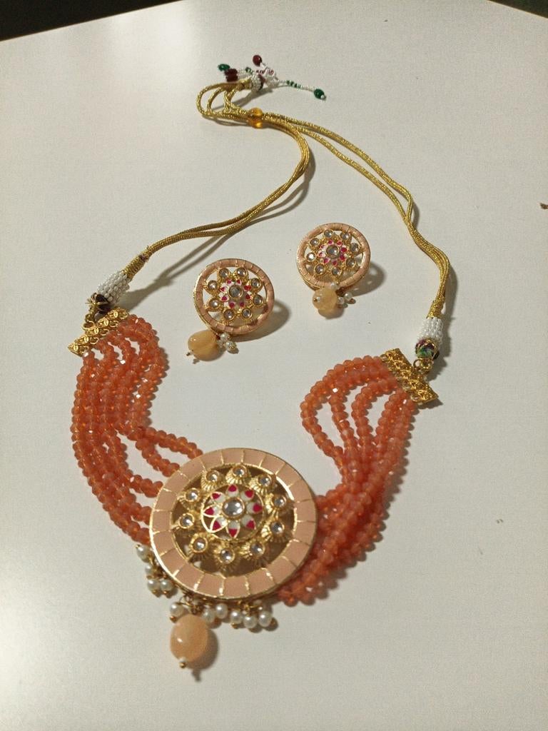Indiase ketting met oorbellen, oranje kralen en goudkleurig, Gebruikt, Oranje, Ophalen of Verzenden, Overige materialen