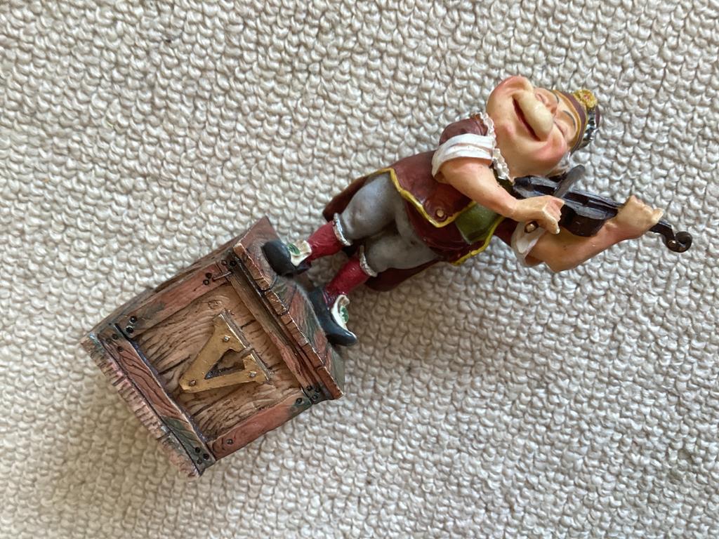 Violist Laaf // hoog 15 cm, Verzamelen, Efteling, Ophalen of Verzenden, Zo goed als nieuw, Beeldje of Poppetje