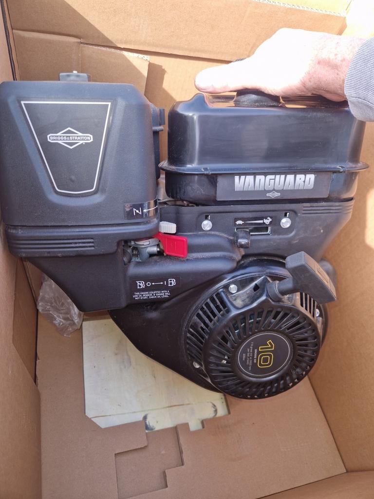 Briggs & Stratton Vanguard motor, Ophalen, Zo goed als nieuw, Benzinemotor, 1800 rpm of meer