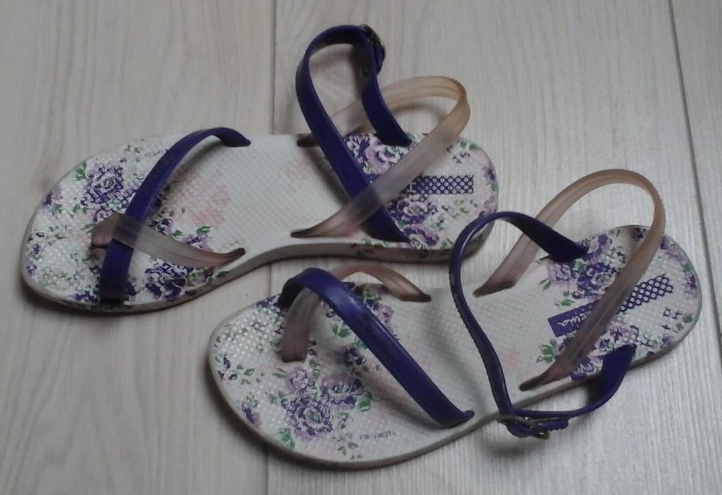 Ipanema sandalen wit met paarse bandjes (maat 32), Ophalen, Meisje, Ipanema, Schoenen