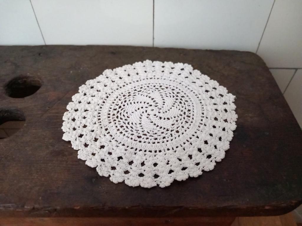 mooi gehaakt kleedje, Frans brocante, mooie mandala spiraal, Ophalen of Verzenden